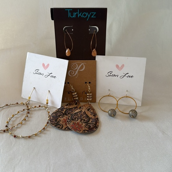 4 Pair Cute Brand New Earrings by Turkoyz, Plunder & Susan Love Handmade - Picture 13 of 13